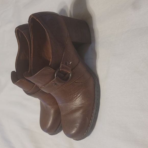 Born Clogs - Picture 3 of 7